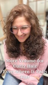 Natural curly hairstyle with soft layers and volume, styled at Moana Malie Hair in Harajuku, Tokyo.